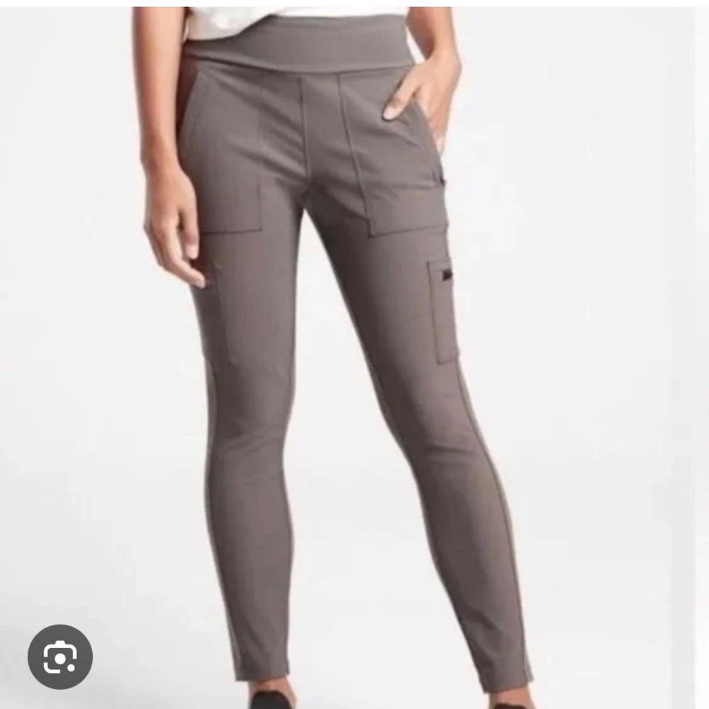 Athleta--Women’s gray-headlands hybrid cargo tights/pants. Multiple pockets.